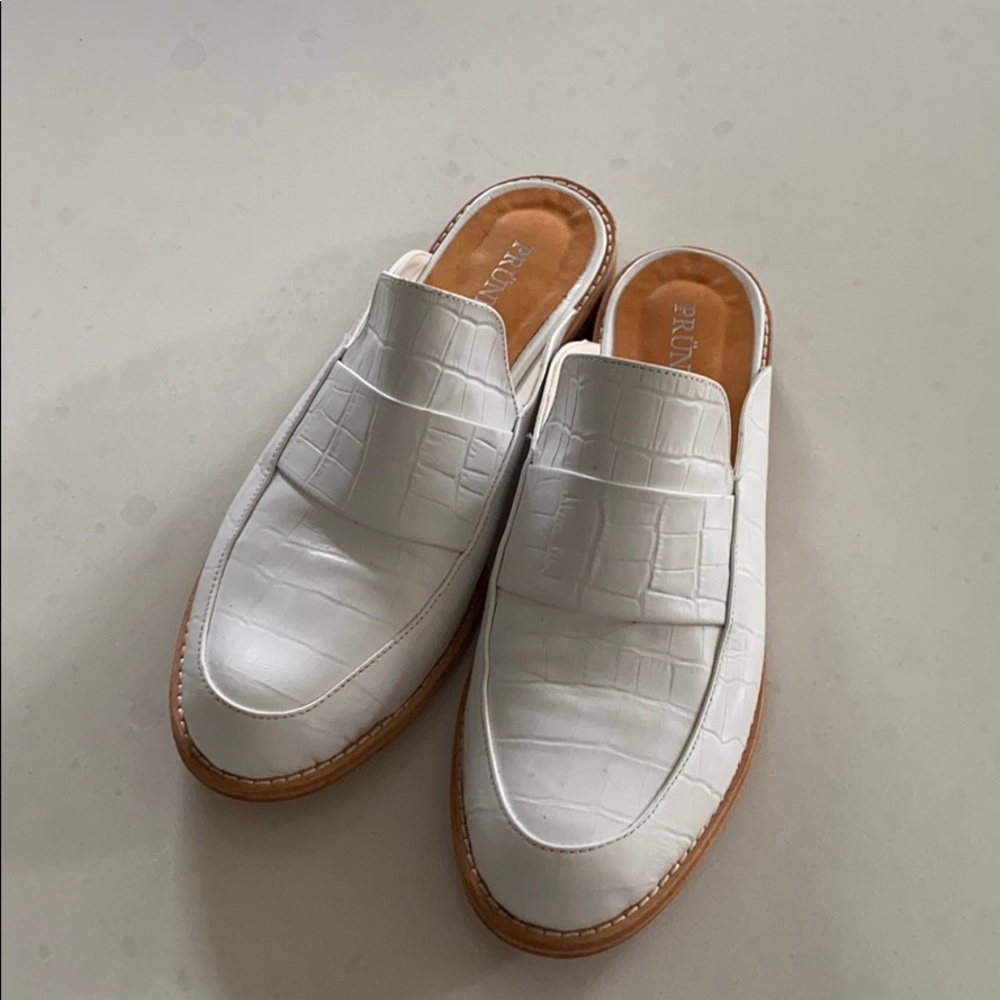 Prune loafers white croc leather